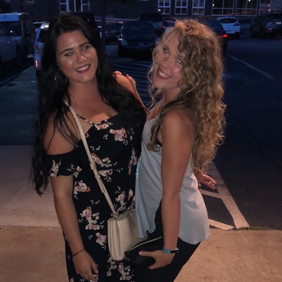 Meet your Posher, Amanda - Picture 4 of 8